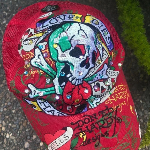Don Ed Hardy by Christian Audigier Love Kills Jeweled Mesh Snapback Trucker Hat - Picture 2 of 8